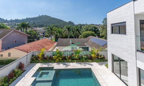 Casa à Venda no Residencial Alphaville 10 | 516m² | 4 Suítes | Retrofit Completo | 12 Vagas