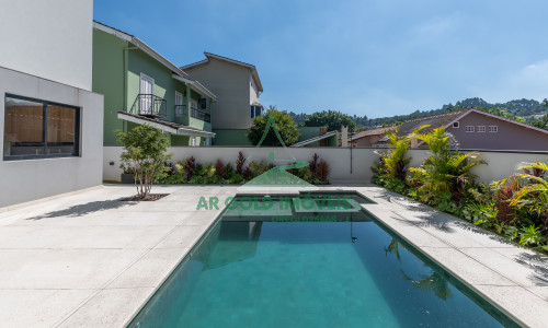 Casa à Venda no Residencial Alphaville 10 | 516m² | 4 Suítes | Retrofit Completo | 12 Vagas