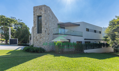 Casa à Venda no Residencial Alphaville 10 | 516m² | 4 Suítes | Retrofit Completo | 12 Vagas