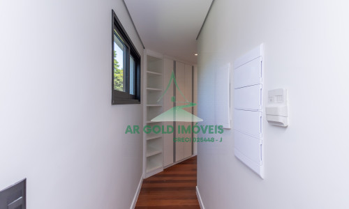 Casa à Venda no Residencial Alphaville 10 | 516m² | 4 Suítes | Retrofit Completo | 12 Vagas