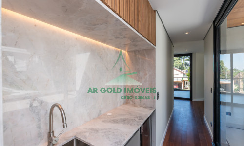 Casa à Venda no Residencial Alphaville 10 | 516m² | 4 Suítes | Retrofit Completo | 12 Vagas