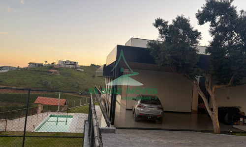 Casa de Alto Padrão à Venda na Represa de Igaratá | 345m² | 3 Suítes | Vista para a Represa