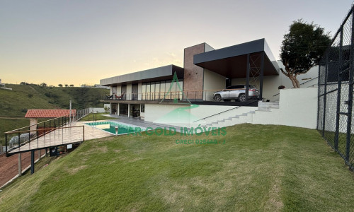 Casa de Alto Padrão à Venda na Represa de Igaratá | 345m² | 3 Suítes | Vista para a Represa
