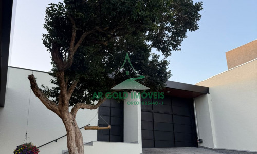 Casa de Alto Padrão à Venda na Represa de Igaratá | 345m² | 3 Suítes | Vista para a Represa