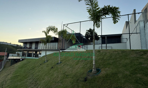 Casa de Alto Padrão à Venda na Represa de Igaratá | 345m² | 3 Suítes | Vista para a Represa