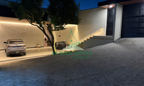 Casa de Alto Padrão à Venda na Represa de Igaratá | 345m² | 3 Suítes | Vista para a Represa