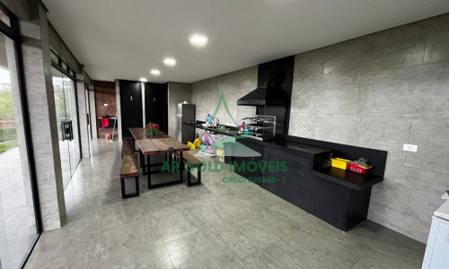 Casa de Alto Padrão à Venda na Represa de Igaratá | 345m² | 3 Suítes | Vista para a Represa