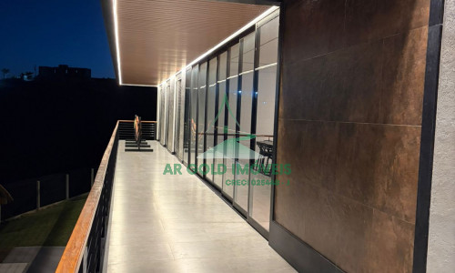 Casa de Alto Padrão à Venda na Represa de Igaratá | 345m² | 3 Suítes | Vista para a Represa
