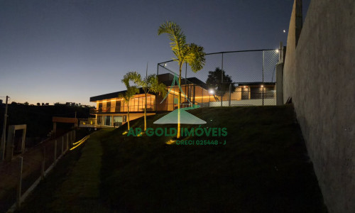Casa de Alto Padrão à Venda na Represa de Igaratá | 345m² | 3 Suítes | Vista para a Represa