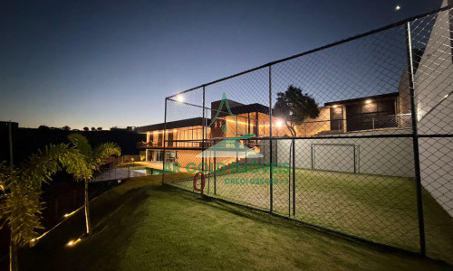Casa de Alto Padrão à Venda na Represa de Igaratá | 345m² | 3 Suítes | Vista para a Represa