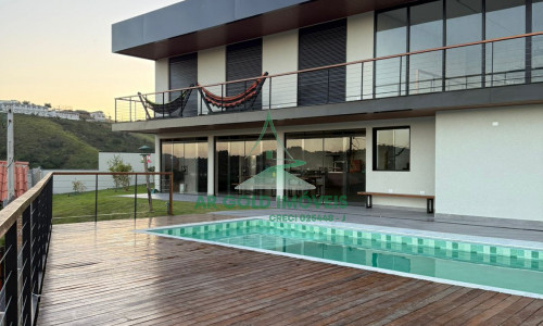 Casa de Alto Padrão à Venda na Represa de Igaratá | 345m² | 3 Suítes | Vista para a Represa