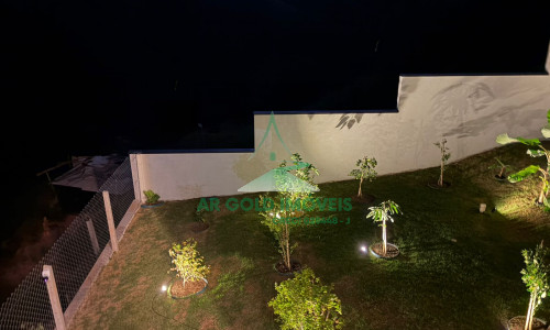 Casa de Alto Padrão à Venda na Represa de Igaratá | 345m² | 3 Suítes | Vista para a Represa
