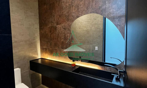 Casa de Alto Padrão à Venda na Represa de Igaratá | 345m² | 3 Suítes | Vista para a Represa