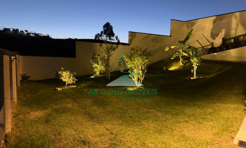 Casa de Alto Padrão à Venda na Represa de Igaratá | 345m² | 3 Suítes | Vista para a Represa