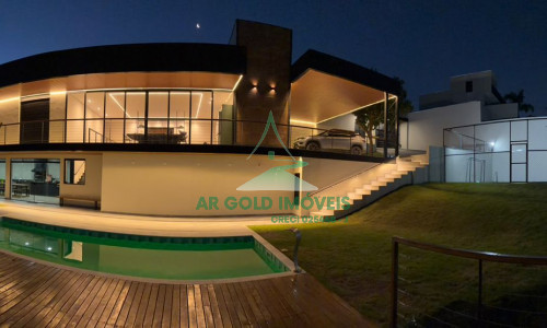 Casa de Alto Padrão à Venda na Represa de Igaratá | 345m² | 3 Suítes | Vista para a Represa