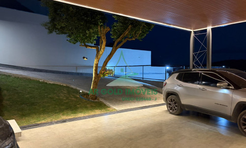 Casa de Alto Padrão à Venda na Represa de Igaratá | 345m² | 3 Suítes | Vista para a Represa