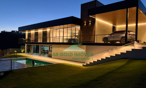 Casa de Alto Padrão à Venda na Represa de Igaratá | 345m² | 3 Suítes | Vista para a Represa