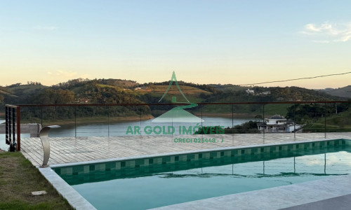Casa de Alto Padrão à Venda na Represa de Igaratá | 345m² | 3 Suítes | Vista para a Represa