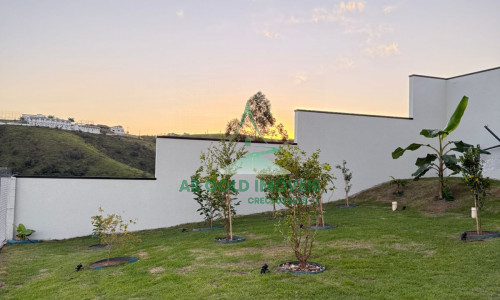 Casa de Alto Padrão à Venda na Represa de Igaratá | 345m² | 3 Suítes | Vista para a Represa