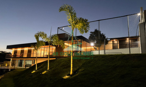 Casa de Alto Padrão à Venda na Represa de Igaratá | 345m² | 3 Suítes | Vista para a Represa