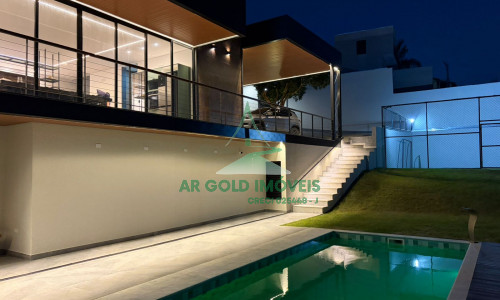 Casa de Alto Padrão à Venda na Represa de Igaratá | 345m² | 3 Suítes | Vista para a Represa