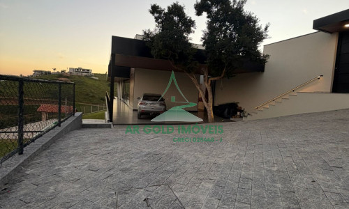 Casa de Alto Padrão à Venda na Represa de Igaratá | 345m² | 3 Suítes | Vista para a Represa