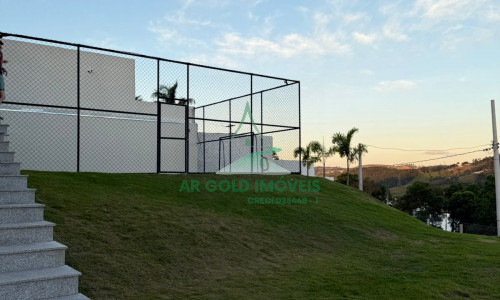 Casa de Alto Padrão à Venda na Represa de Igaratá | 345m² | 3 Suítes | Vista para a Represa