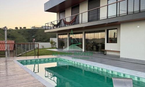 Casa de Alto Padrão à Venda na Represa de Igaratá | 345m² | 3 Suítes | Vista para a Represa