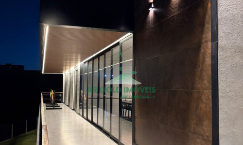 Casa de Alto Padrão à Venda na Represa de Igaratá | 345m² | 3 Suítes | Vista para a Represa