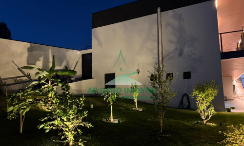 Casa de Alto Padrão à Venda na Represa de Igaratá | 345m² | 3 Suítes | Vista para a Represa