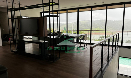 Casa de Alto Padrão à Venda na Represa de Igaratá | 345m² | 3 Suítes | Vista para a Represa