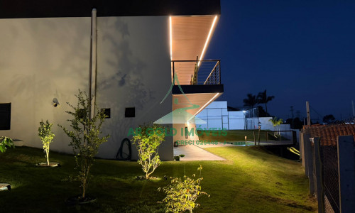 Casa de Alto Padrão à Venda na Represa de Igaratá | 345m² | 3 Suítes | Vista para a Represa