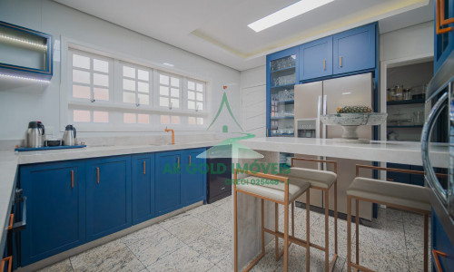 Casa à Venda no Condomínio São Paulo II | 5 Suítes | Neo Clássica | Porteira Fechada