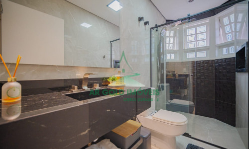 Casa à Venda no Condomínio São Paulo II | 5 Suítes | Neo Clássica | Porteira Fechada