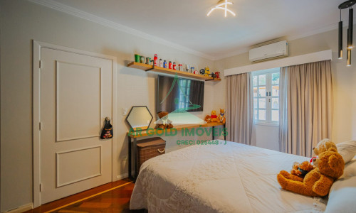 Casa à Venda no Condomínio São Paulo II | 5 Suítes | Neo Clássica | Porteira Fechada