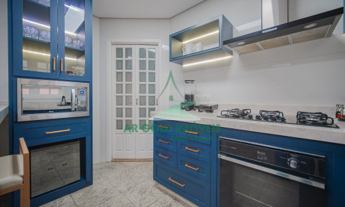 Casa à Venda no Condomínio São Paulo II | 5 Suítes | Neo Clássica | Porteira Fechada