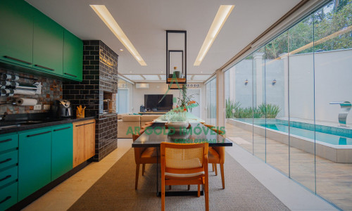 Casa à Venda no Condomínio São Paulo II | 5 Suítes | Neo Clássica | Porteira Fechada