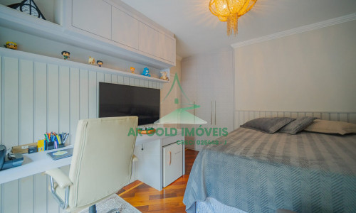 Casa à Venda no Condomínio São Paulo II | 5 Suítes | Neo Clássica | Porteira Fechada