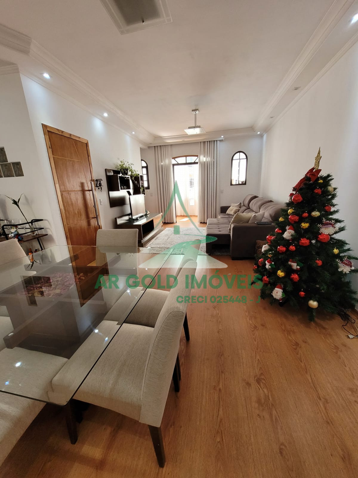 Sobrado à Venda em Piraporinha | 200m² | 3 Dorms (1 Suíte) | 3 Vagas | Planejado