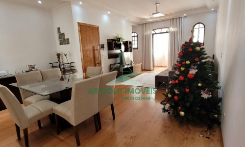Sobrado à Venda em Piraporinha | 200m² | 3 Dorms (1 Suíte) | 3 Vagas | Planejado