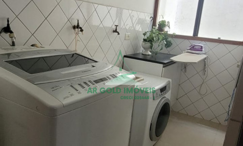 Sobrado à Venda em Piraporinha | 200m² | 3 Dorms (1 Suíte) | 3 Vagas | Planejado