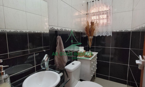 Sobrado à Venda em Piraporinha | 200m² | 3 Dorms (1 Suíte) | 3 Vagas | Planejado