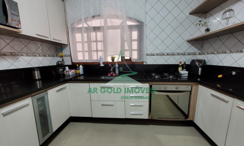 Sobrado à Venda em Piraporinha | 200m² | 3 Dorms (1 Suíte) | 3 Vagas | Planejado