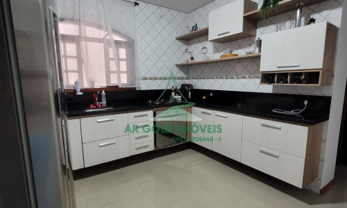 Sobrado à Venda em Piraporinha | 200m² | 3 Dorms (1 Suíte) | 3 Vagas | Planejado