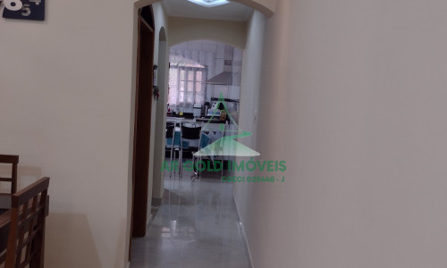 Sobrado à Venda em Itaquera | 180m² | 3 Dorms | 2 Vagas | Quintal e Churrasqueira