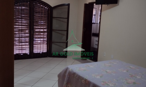Sobrado à Venda em Itaquera | 180m² | 3 Dorms | 2 Vagas | Quintal e Churrasqueira