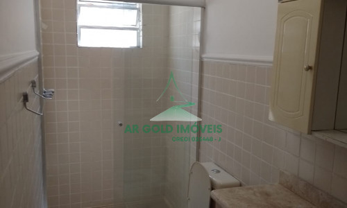 Casa para Alugar em Pinheiros | 250m² | 3 Suítes | Quintal | Lareira