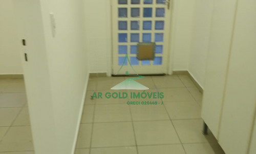 Casa para Alugar em Pinheiros | 250m² | 3 Suítes | Quintal | Lareira