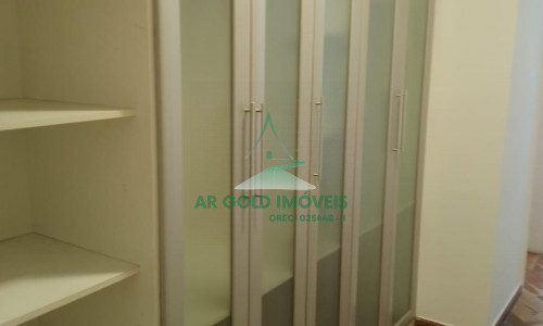 Casa para Alugar em Pinheiros | 250m² | 3 Suítes | Quintal | Lareira