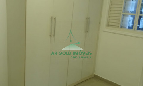 Casa para Alugar em Pinheiros | 250m² | 3 Suítes | Quintal | Lareira